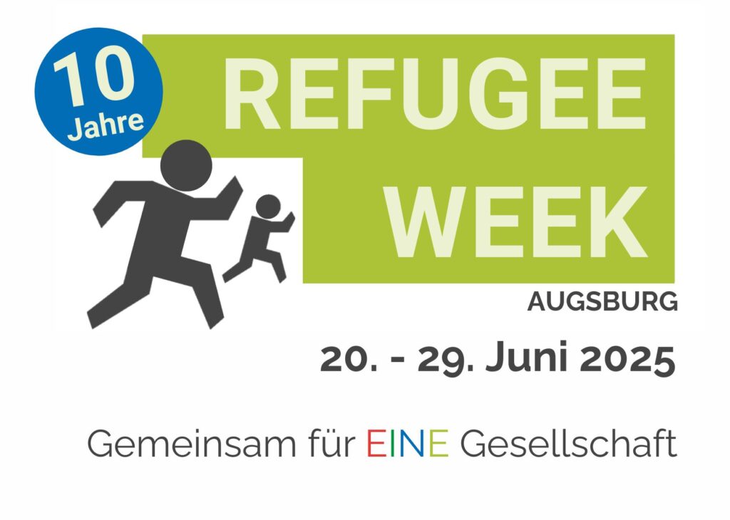 Logo zur Refugee Week Augsburg 2025. Auf grünem Hintergrund steht in großer heller Schrift „REFUGEE WEEK“. Darunter „AUGSBURG“ sowie das Datum „20. – 29. Juni 2025“. Links daneben ein Piktogramm von zwei laufenden Personen – ein Erwachsener und ein Kind – in Schwarz. Darüber ein blauer Kreis mit der weißen Aufschrift „10 Jahre“, der auf das Jubiläum hinweist. unter dem Datum steht das Motto: Gemeinsam für EINE Gesellschaft. Die buchstaben von EINE sind bunt eingefärbt.